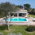 Fenice Swimming Pool, Big Garden & Gym Villa *