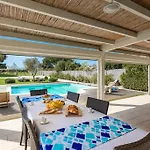 Villa Fenice Swimming Pool, Big Garden & Gym Nurachi