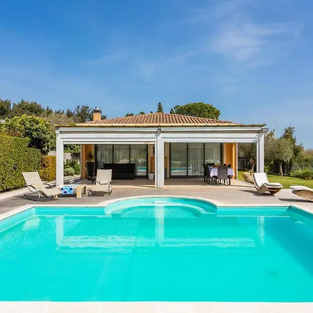 Fenice Swimming Pool, Big Garden & Gym Villa