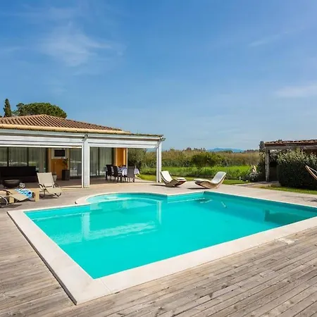 Fenice Swimming Pool, Big Garden & Gym Villa