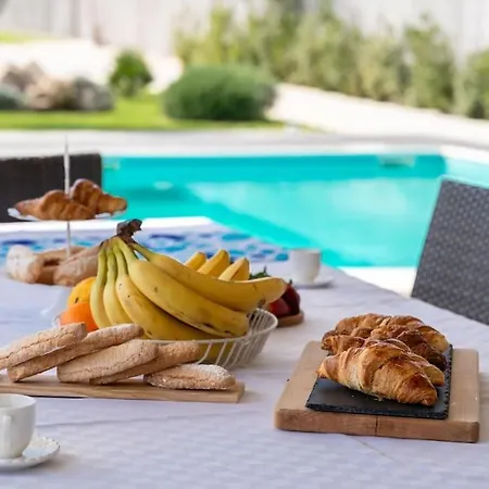 Fenice Swimming Pool, Big Garden & Gym Nurachi